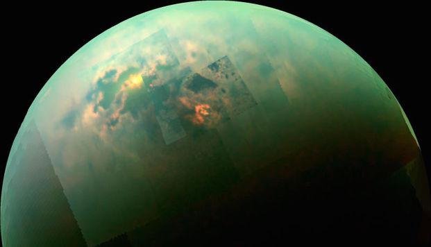 Una de las lunas de Saturno se parece mucho a la Tierra