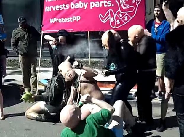Satanistas irrumpen en un acto anti aborto en Detroit
