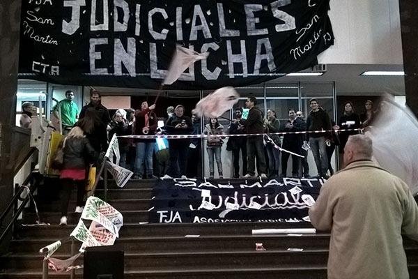 Extienden paros en hospitales y en los tribunales