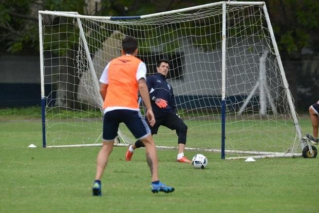 Alfaro espera y aún no da indicios del probable equipo