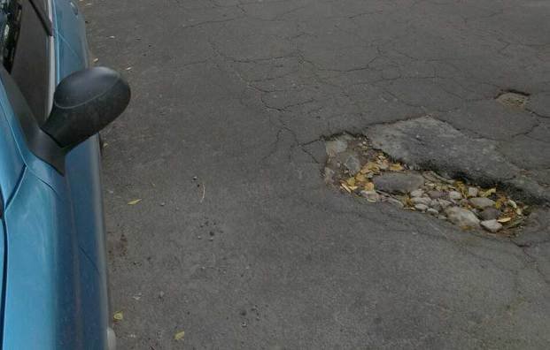 "Peligroso" bache en 21, 60 y 61