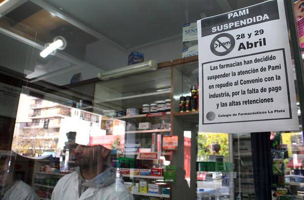 Jubilados complicados por la falta de atención por PAMI en farmacias