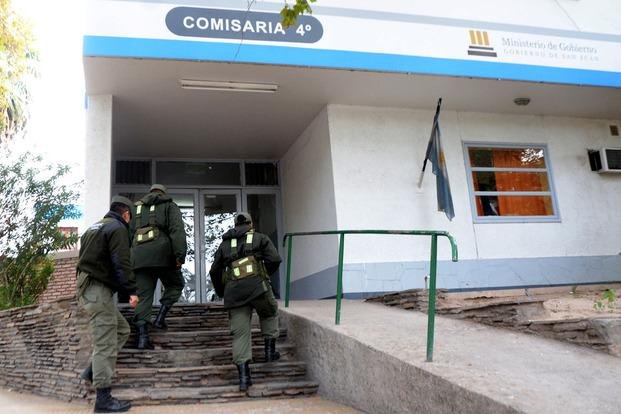 Detienen a varios jefes policiales en San Juan en una causa por drogas