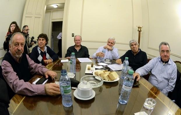 Sin paro, se unen las centrales sindicales  y salen a la calle