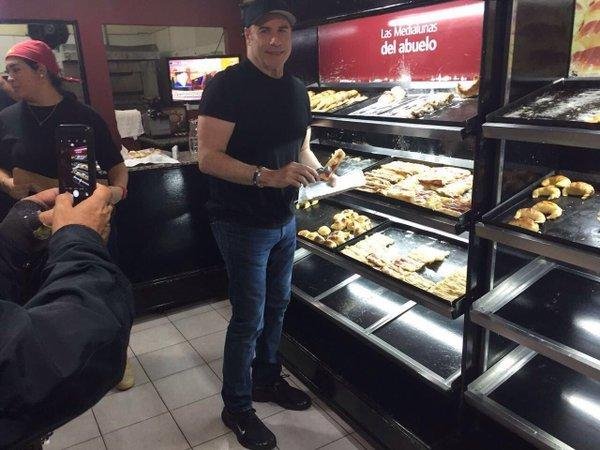 Sorpresa: John Travolta, en Castelar, comprando facturas