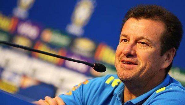 Dunga presentó lista de Brasil de 40 jugadores para la Copa América