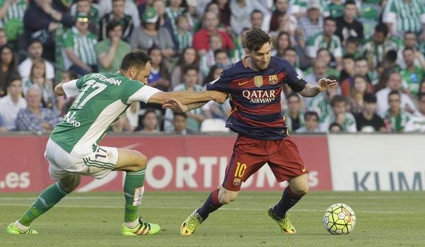 Barcelona recuperó el liderato con una victoria ante Betis