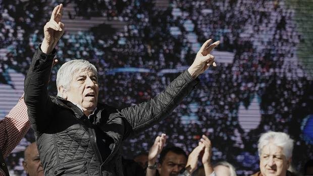 Moyano criticó a Barrionuevo por almuerzo de mañana con Macri