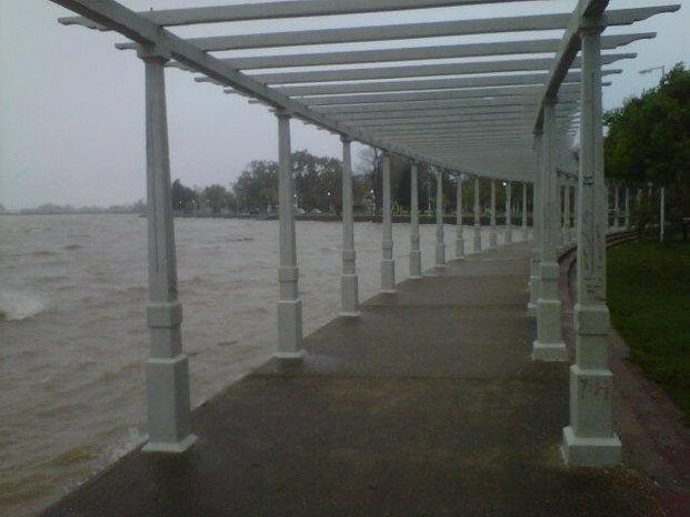 Lluvias y cielo gris en Quilmes