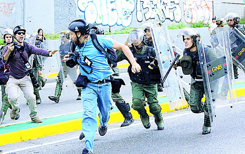 Enérgica condena por la agresión a una periodista colombiana