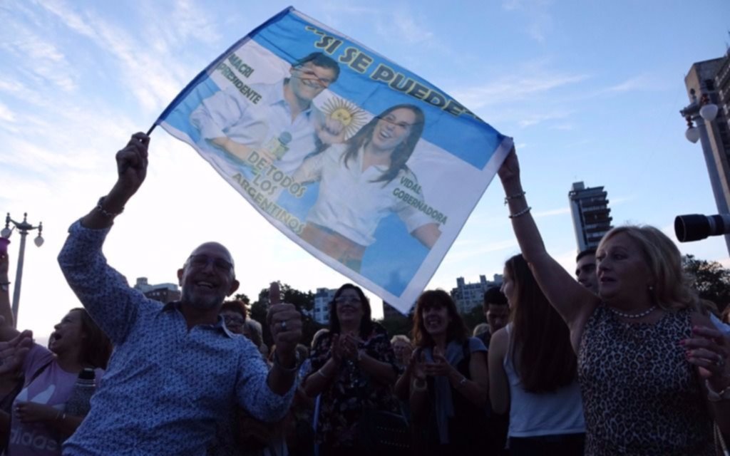 #1A El Gobierno se mostró en contra, pero Macri y Michetti tuitearon a favor