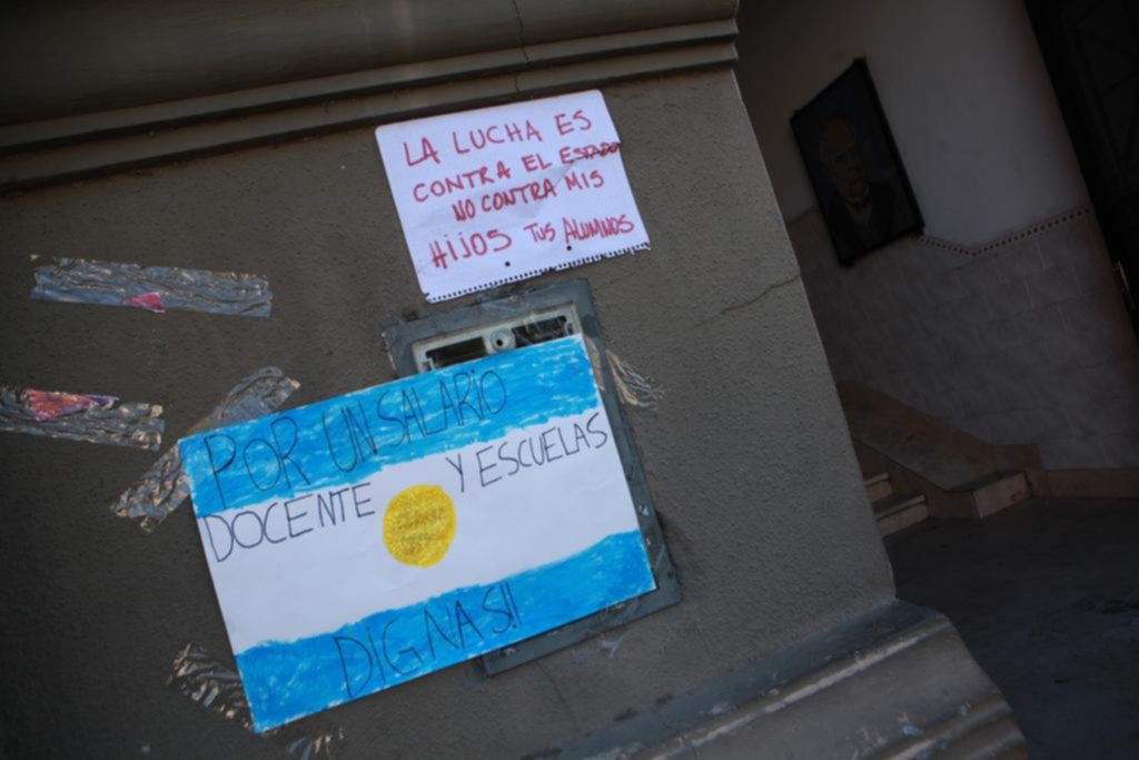 Las paredes que hablan sobre el paro docente