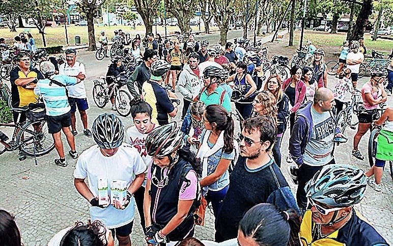 Cientos de ciclistas participaron en City Bell de una jornada por la vida