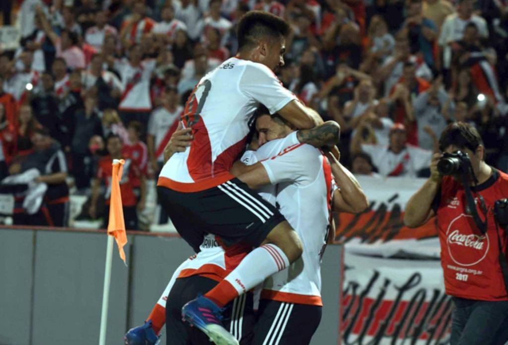 River la peleó en Mendoza, ganó y todavía puede soñar