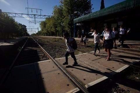Vecinos aguardan la decisión judicial sobre el puente peatonal en la estación Pereyra