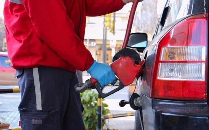 Señalan desde FECOBA que "el gobierno hizo una marcha y contramarcha" en el precio del combustible 