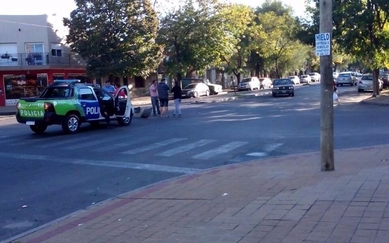 Colisionaron un auto y una camioneta en 60 y 15: vecinos piden semáforos