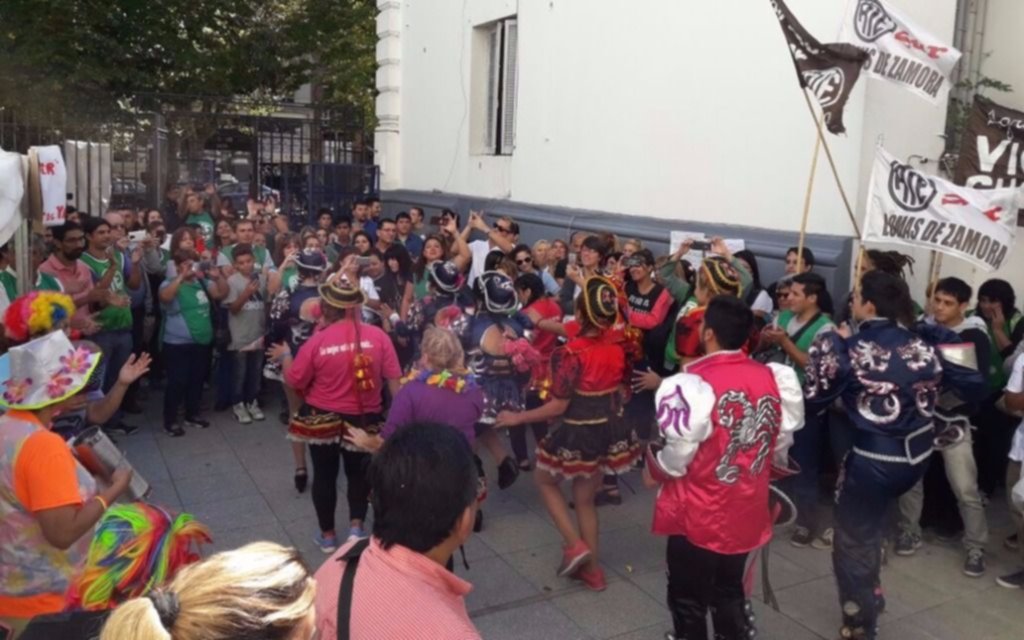 Protesta de estatales en el Ministerio de Salud