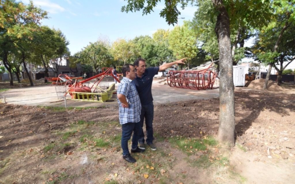 Katopodis supervisó las obras de las plazas Billinghurst y Batalla de Maipú  