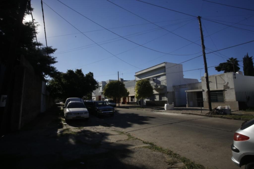 Llegó a su vivienda y lo esperaban tres ladrones