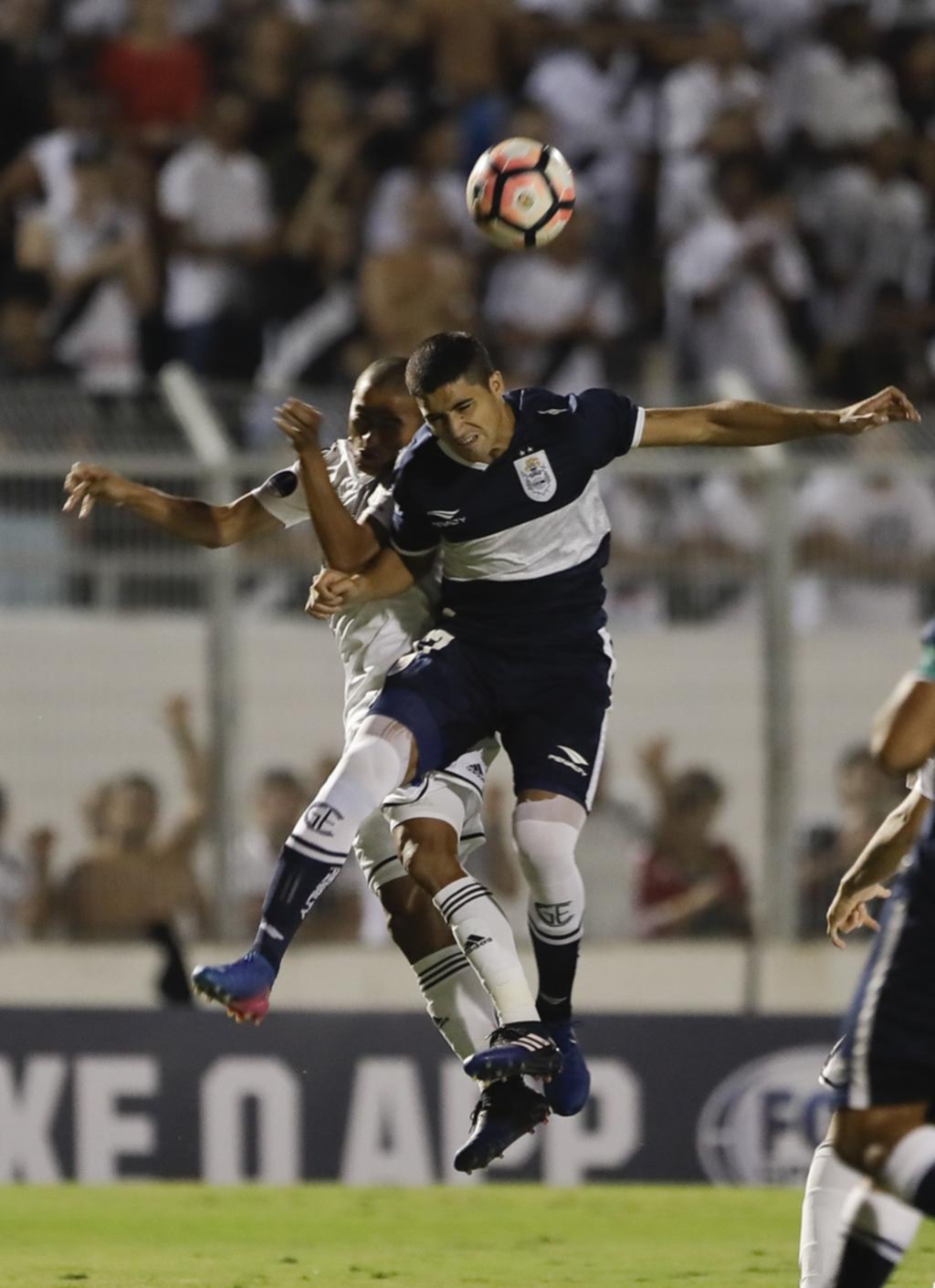 Gimnasia sacó pecho en Brasil y logró un gran empate a puro coraje