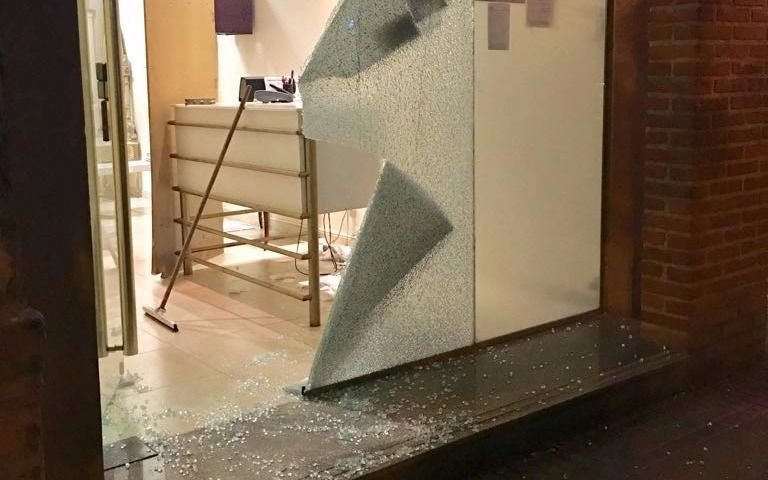 Ataque delictivo a peluquería de 12, 43 y 44