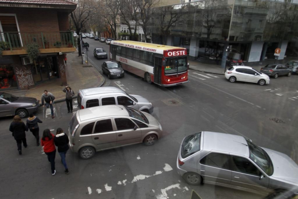 Estudian carril exclusivo para micros en el tramo de 54, desde 12 hasta 7