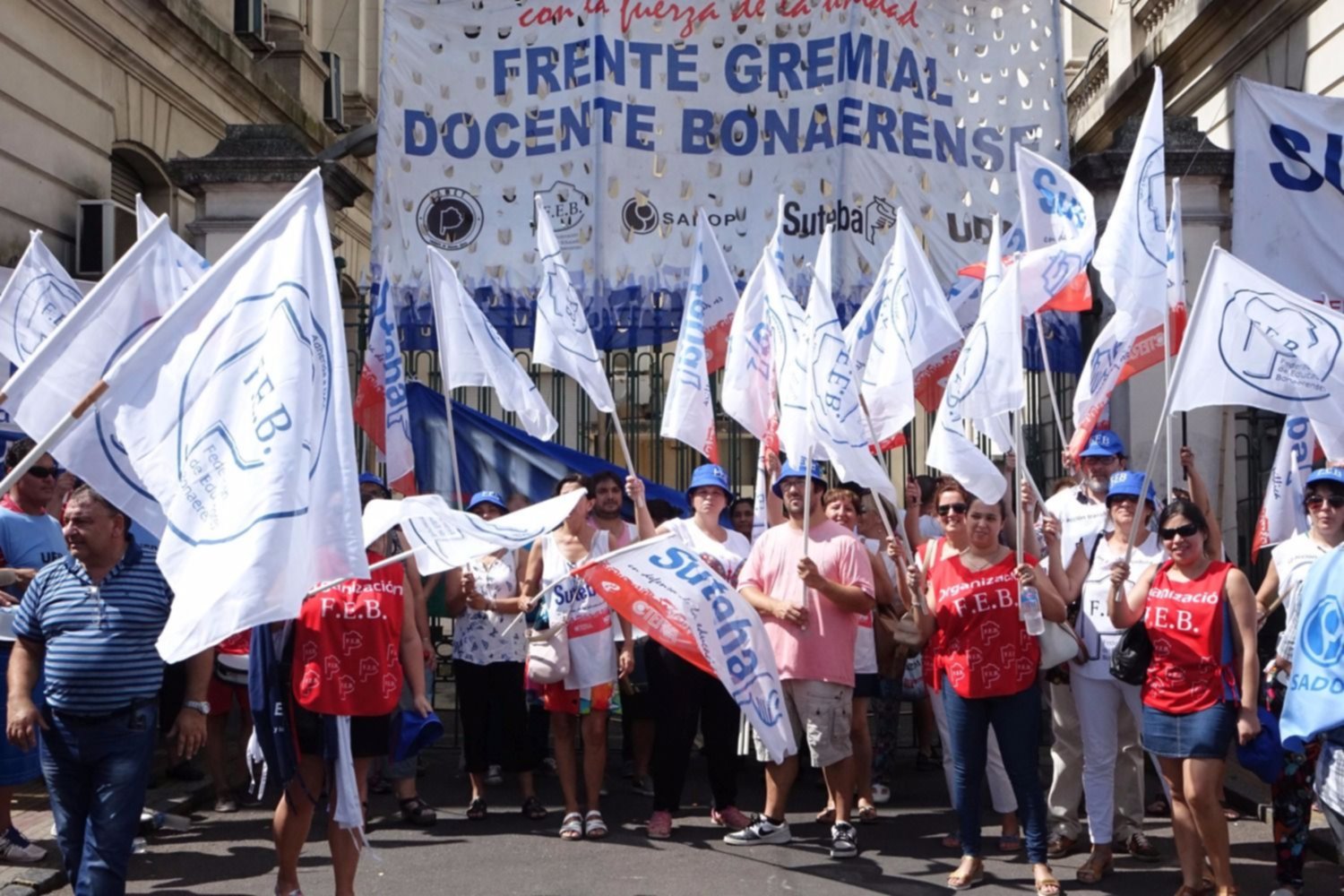  Docentes afirman que plan de lucha "se profundizará" si no avanza la negociación  