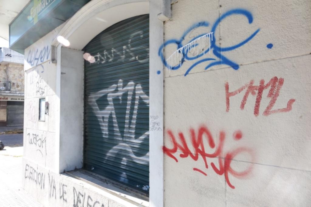 Grafitis vandálicos: detienen a 3 jóvenes con las manos en la masa
