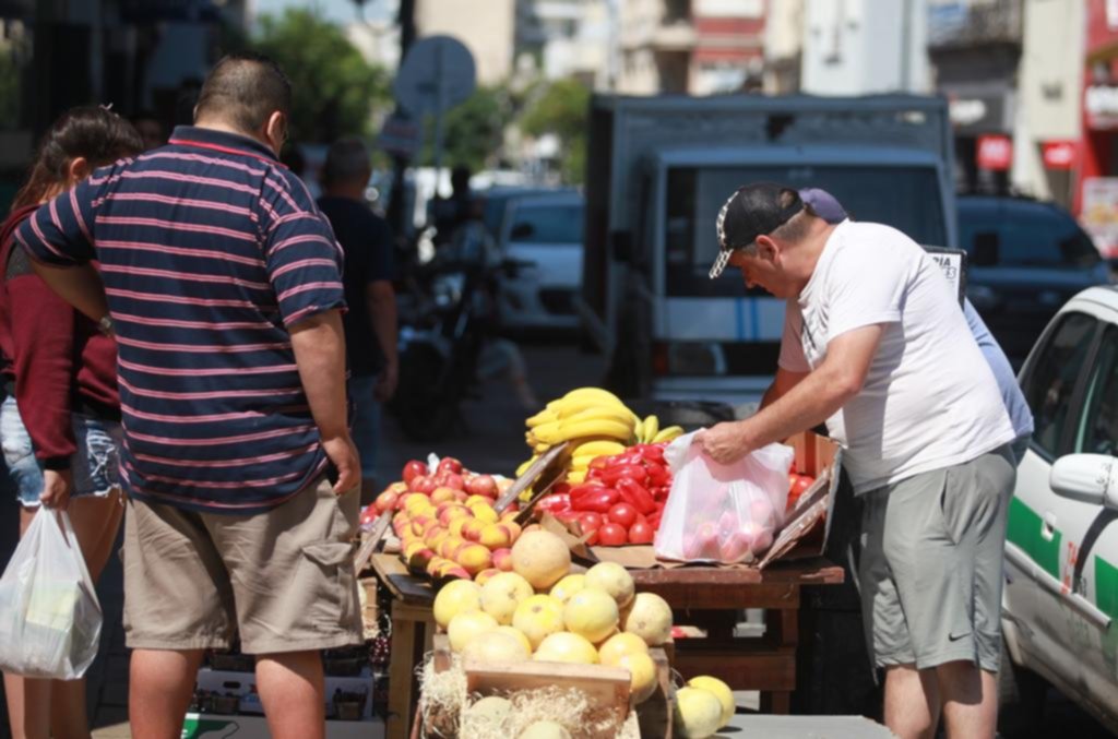 Crecen en el Centro los puestos clandestinos de frutas y verduras