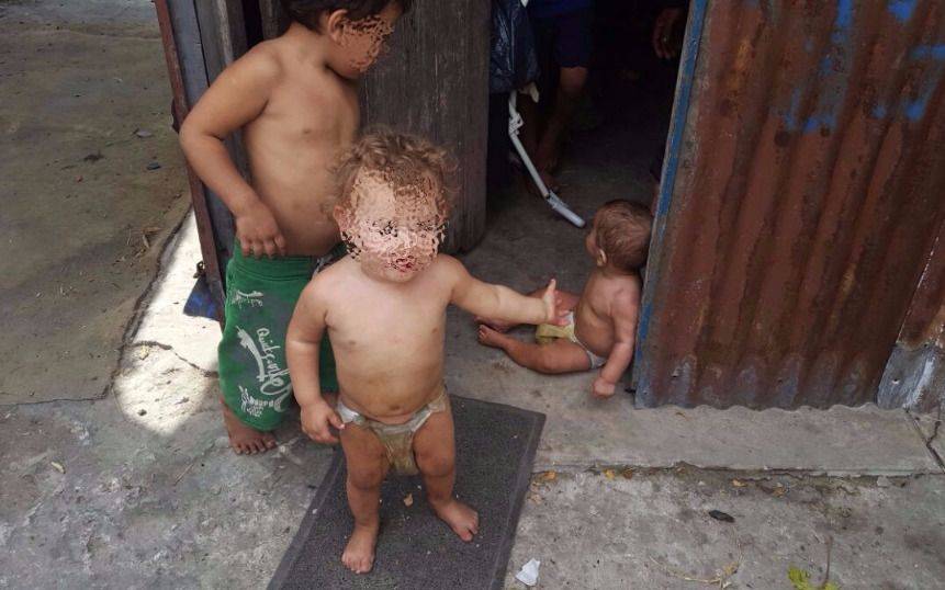 Rescatan a cuatro menores que vivían en condiciones precarias en 23 y 72