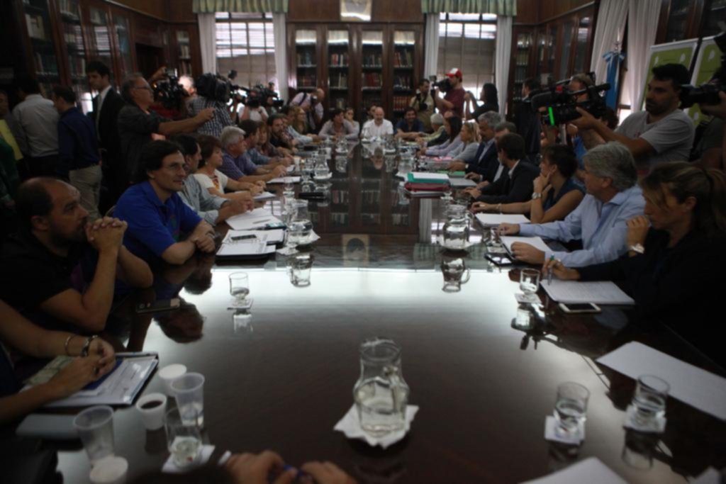 Con el levantamiento de los paros, se abre otra etapa con los docentes