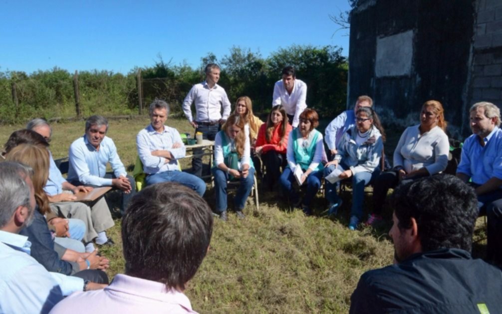Macri recorrió zonas inundadas en Tucumán