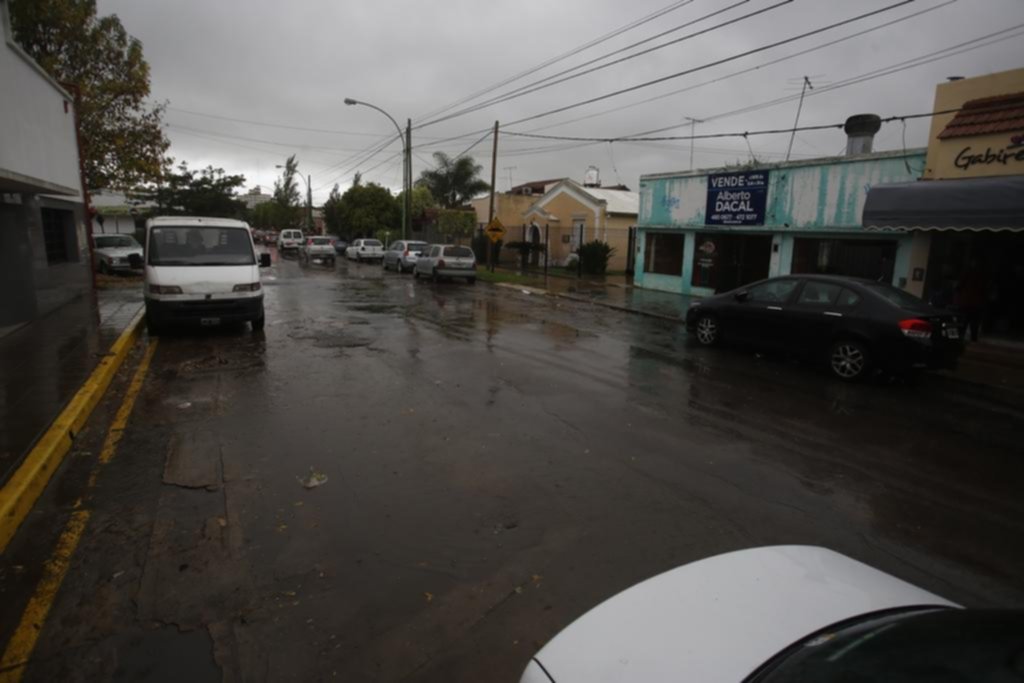 Con cuchillos y pidiendo perdón, asaltaron 4 locales en Villa Elisa