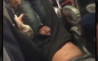 Bajan a golpes a un pasajero de un vuelo sobrevendido por United Airlines