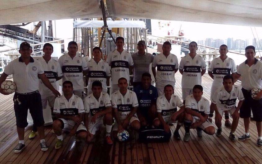 Primer partido de la Fragata con la azul y blanca