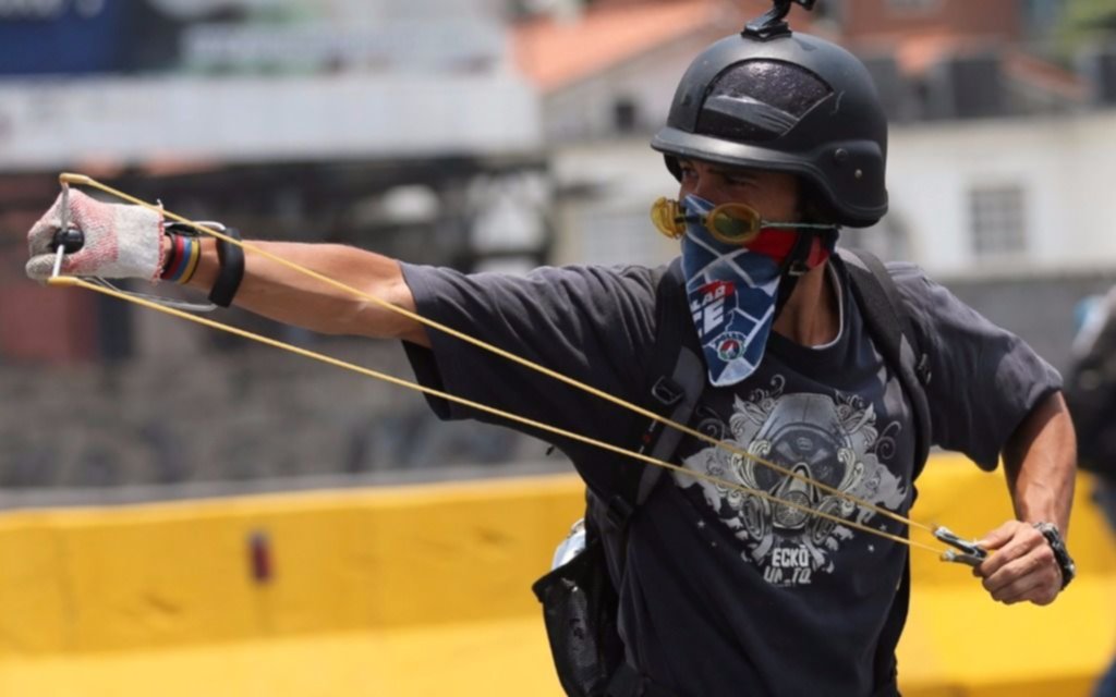 Venezuela: dos muertos en violentas protestas contra el gobierno de Maduro