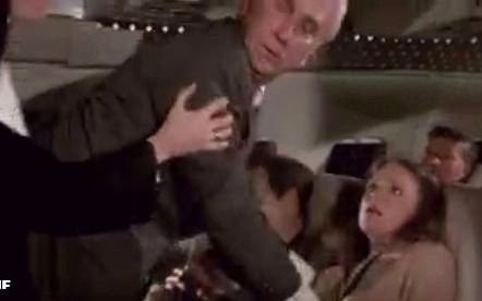 Tras violento episodio en un avión de United Airlines, aparecieron los memes 