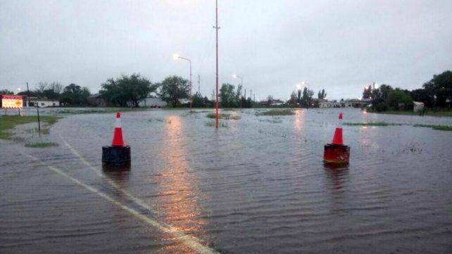 Desbordó una laguna y hay temor en Melincué