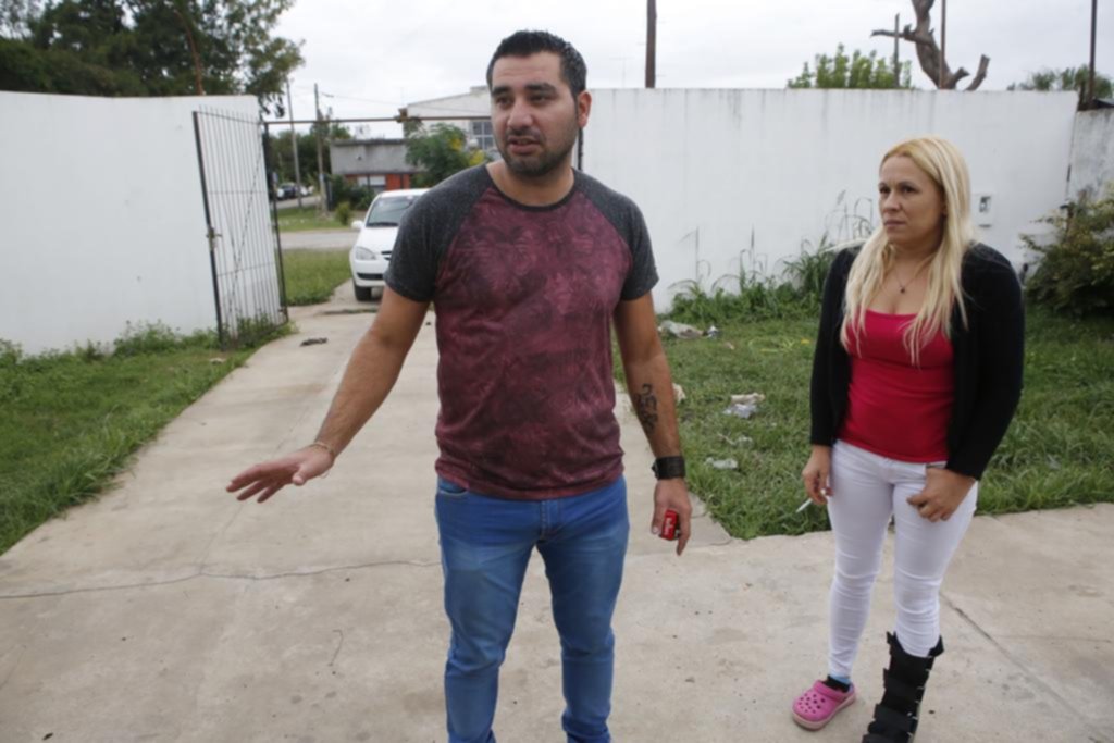 Le cerró la puerta en la cara a dos motochorros y le dispararon 5 veces
