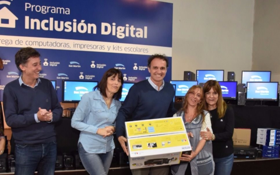Katopodis entregó computadoras a jardines de infante de San Martín