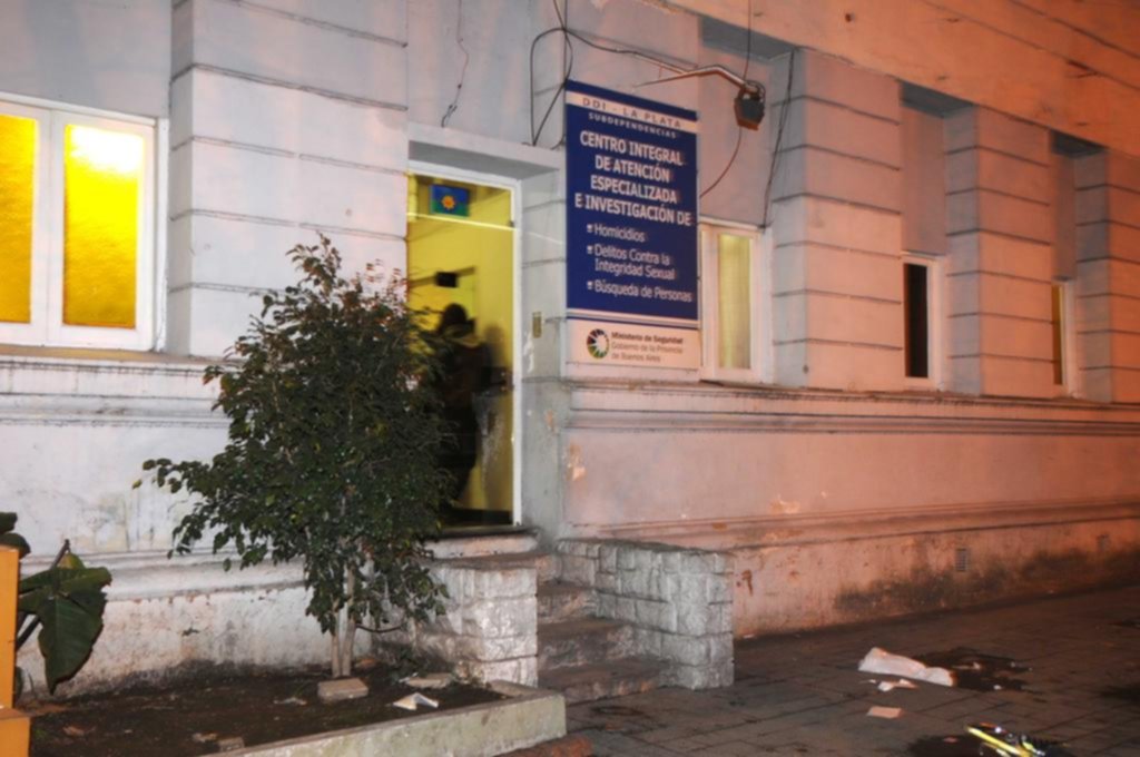 Detuvieron a dos hermanos y al hijo de uno de ellos por varios abusos