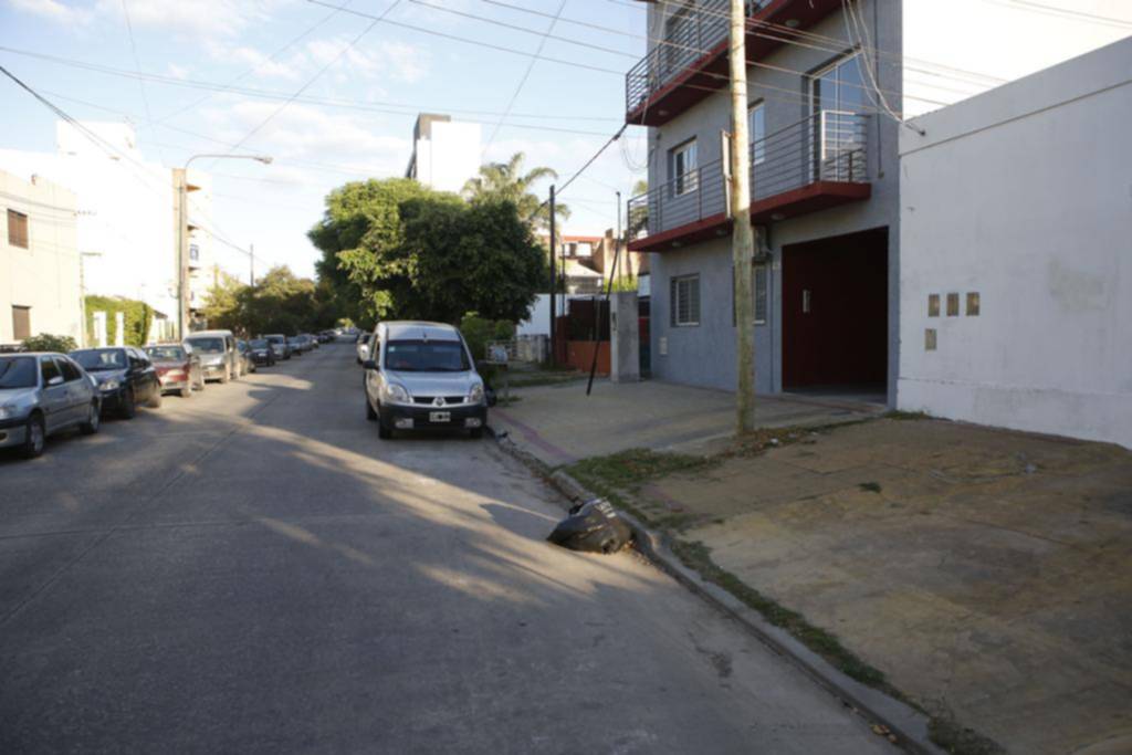 Atacaron a tiros a dos policías de la Local y les robaron un bolso: los efectivos, ilesos