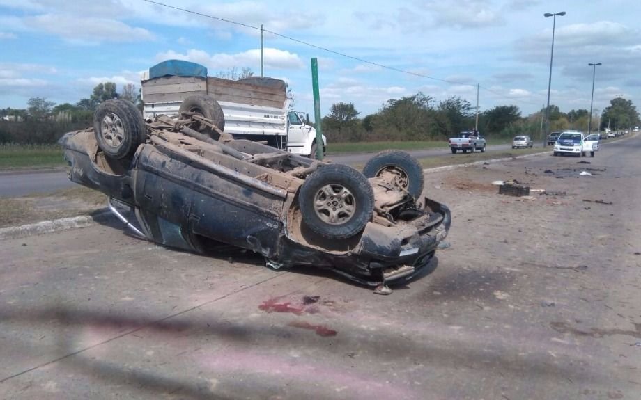 Un hombre falleció tras accidentarse en espectacular vuelco en 44 y 173