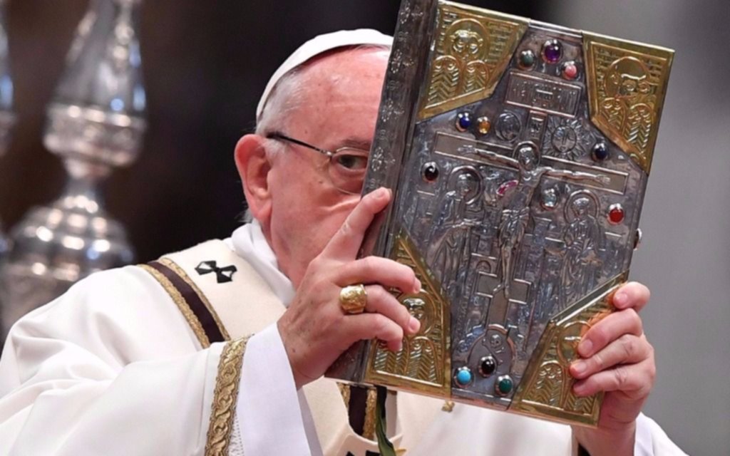 El Papa pidió al mundo "no responder a la violencia con más violencia" 