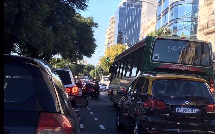 Malestar en capital: cerraron los accesos por una competencia de bicicletas
