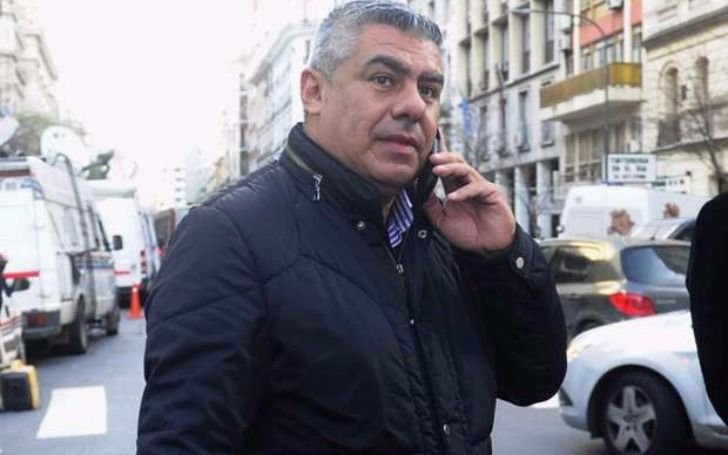 Chiqui Tapia llegó a Barcelona y se reúne con Messi