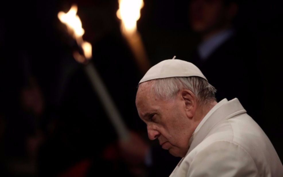 Francisco en el Vía Crucis en Roma: "Vergüenza por todas las imágenes de devastación"