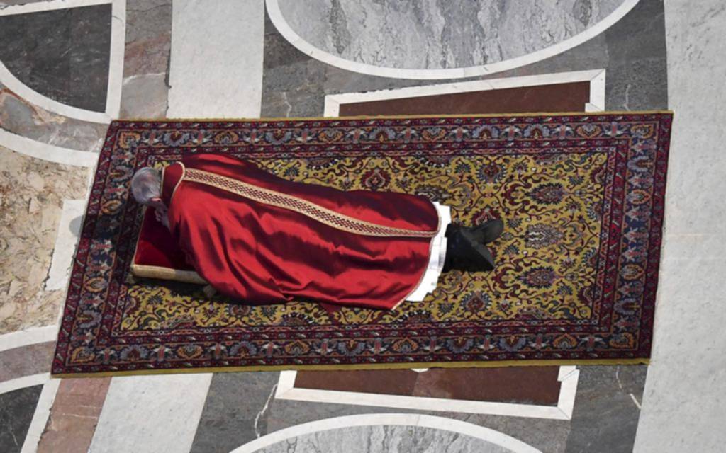 El Papa expresó “vergüenza por nuestro silencio” ante el horror