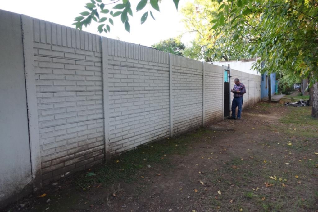 Volvía de hacer los mandados y un motochorro le pegó para robarle